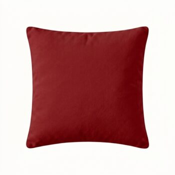 Kırmızı kare kırlent kılıfı, beyaz arka planda önden görünüm; düz dokulu basic model, 45x45 cm.