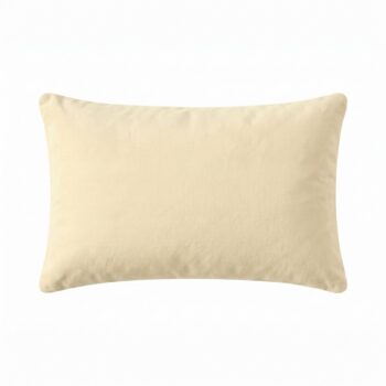 Krem dikdörtgen kırlent kılıfı, beyaz arka planda önden görünüm; düz dokulu basic model, 30x50 cm.